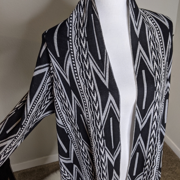 New Directions Black Grey Contrast Poncho Cape Sweater Wrap Boho Sweater - Picture 3 of 6